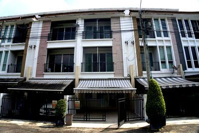 เช่าทาวน์โฮม กรุงเทพมหานคร : ✨ ให้เช่า ทาวน์โฮม บ้านกลางเมือง S-Sense ศรีนครินทร์ 3 ชั้น 3 นอน 3 น้ำ 22 ตรว ตรงข้ามพาราไดซ์พาร์ค 29000 บาท 🏡💖