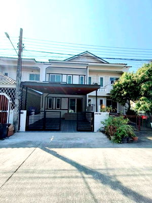 ทาวน์โฮม กรุงเทพมหานคร : บ้านรีโนเวทใหม่เลียบคลองสอง ทำเลดี พื้นที่กว้างพร้อมเข้าอยู่ หมู่บ้านบดินทร2 4 ห้องนอน 2 ห้องน้ำ มีห้องนอนด้านล่าง