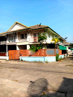 เช่าทาวน์โฮม ปทุมธานี : ให้เช่าบ้านเลี้ยงสัตว์ได้ ทาวเฮ้าส์ 2 ชั้น หลังมุม หมู่บ้านพฤกษาบี คลองสาม คลองหลวง ปทุมธานี 