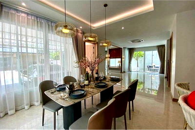 บ้านเดี่ยว ชลบุรี : [920471017-433] วิลล่าหรู 4 ห้องนอนพร้อมสระว่ายน้ำส่วนตัว ที่ เดอะ วิลล่าส์ ราชาวดี