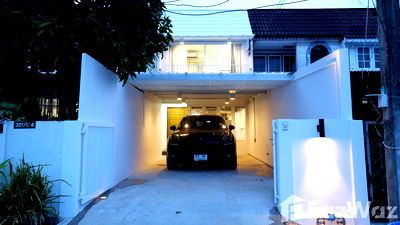 Townhouses for rent Bangkok : 2 Bedroom Townhouse for rent in Khlong Tan Nuea, Bangkok  1038756