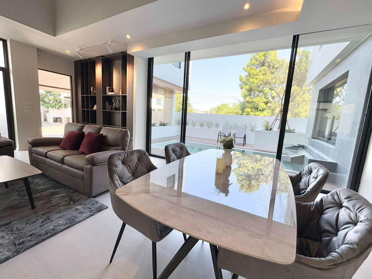 รูป ให้เช่า Modern Luxury Pool Villa ทำเลหายากในหมู่บ้านวังตาล เชียงใหม่ วิลล่าหรูพร้อมสระว่ายน้ำส่วนตัว บรรยากาศร่มรื่น เงียบสงบ RW007460 - รูปที่ 12/21