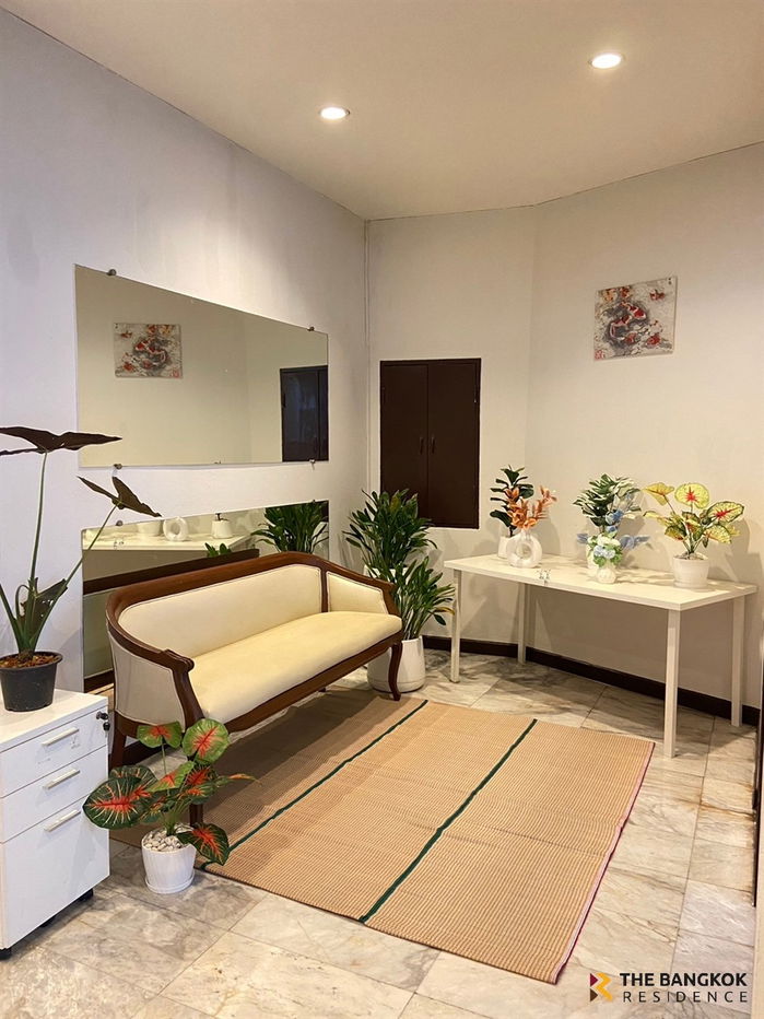 picture House Area Sukhumvit (Mid Sukhumvit) 🏡 Rare Location, Near BTS Ekkamai - 3/16