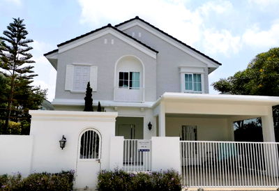 เช่าบ้านเดี่ยว บ.บรอนสัน แอนด์ จาคอบส์ อินเตอร์เนชั่นแนล : เช่าบ้านเดี่ยว 2 ชั้น ม. ชัยพฤกษ์ บางนา กม.15 สวย หรูหรา พร้อมอยู่ สนใจแอตไลน์ครับ@841qqlnr