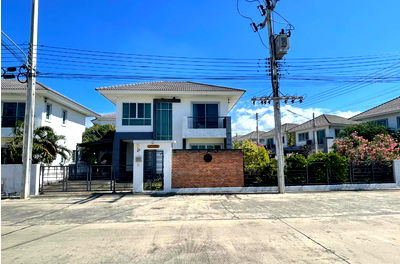 บ้านเดี่ยว บางปะกง ฉะเชิงเทรา : บ้านเดี่ยว เนื้อที่ทั้งหมด 270 ตารางเมตร 55/76 โครงการ สุขุมวิท-มอเตอร์เวย์ ตำบลท่าสะอ้าน อำเภอบางปะกง ฉะเชิงเทรา ราคา 3,320,000 บาท