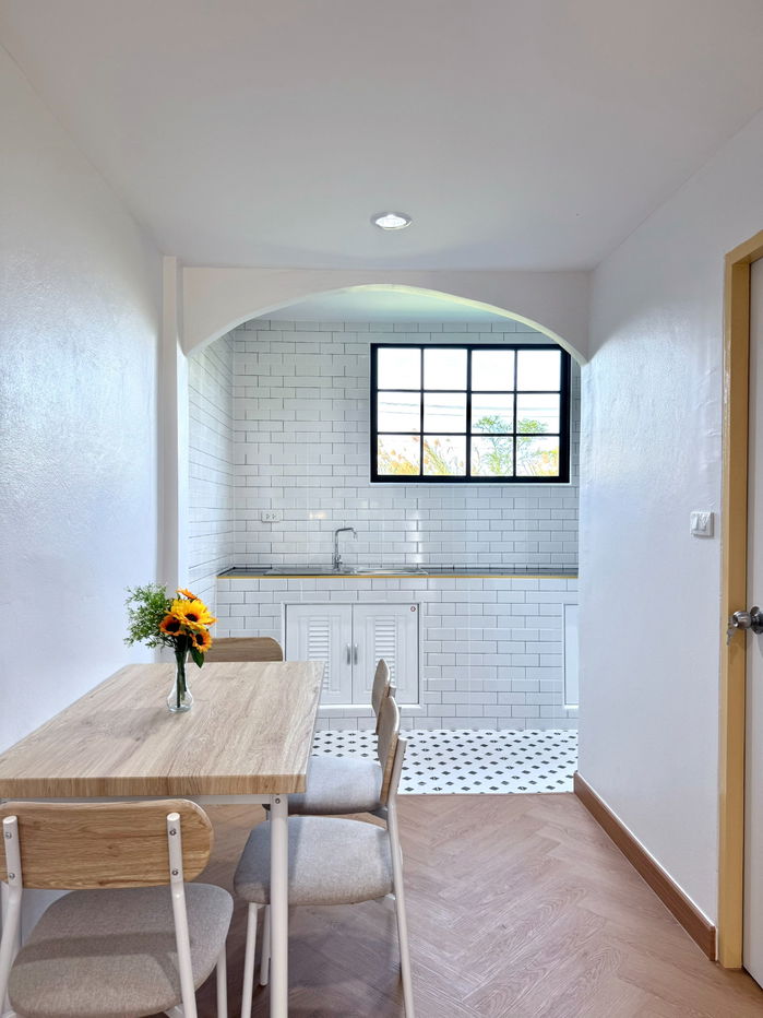 รูป ทาวน์เฮ้าส์ แต่งใหม่ หมู่บ้านสินทอง ถนนร่มเกล้า 28 ถนนเมน มีหน้าต่างครัวหลังบ้านโล่ง ทำเลดี คลองสามประเวศ ลาดกระบัง ราคาถูก - รูปที่ 16/31