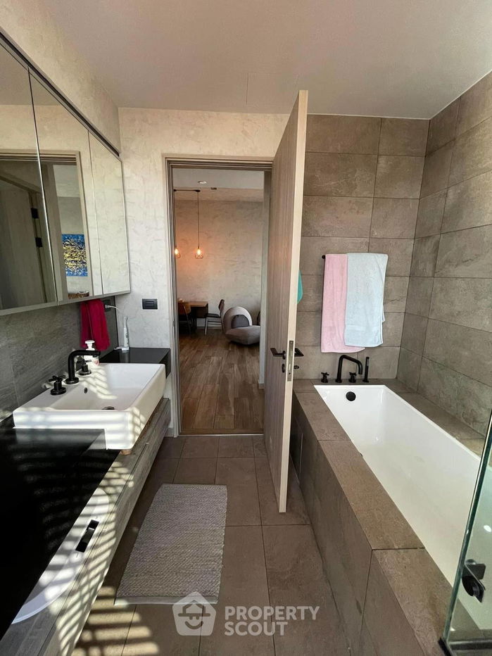 picture 2-BR Condo at The Lofts Asoke near MRT Phetchaburi (ID 1490407) - 8/12