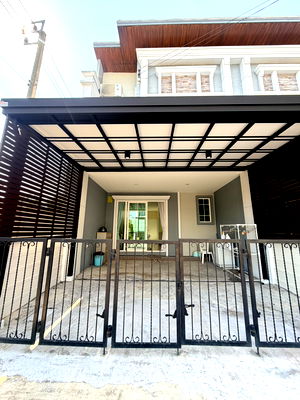 ทาวน์โฮม สมุทรปราการ : ขายทาวน์เฮ้าส์หลังมุม หมู่บ้านโกลเด้น ทาวน์ สุขุมวิท - แบริ่ง 