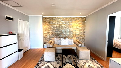 Condos for rent : Renovation 2 bedroom unit for rent.The Roof Garden Condominium