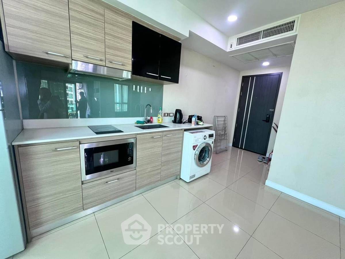 picture 1-BR Condo at Dusit Grand Condo View close to Jomtien Beach (ID 2044632) - 4/9