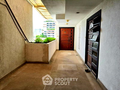 Condos for sale : 2-BR Condo at Supalai Place Sukhumvit 39 near BTS Phrom Phong (ID 2257778)