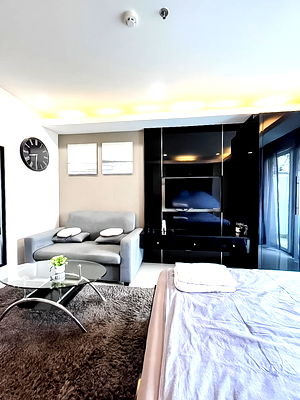 Condos for sale : Cosy Beach View Condominium for Sale Pratumnak Studio Unit