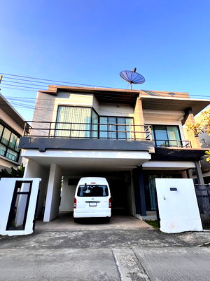 เช่าบ้านเดี่ยว ศาลากลางจังหวัดเชียงใหม่ : ให้เช่า Pool access villa สองชั้น   5  ห้องนอน 4 ห้องน้ำ 1  ห้องครัว 2  ที่จอดรถ