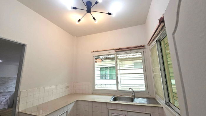 picture Single storey house for rent with 2 bedrooms,2 toilets and 1 kitchen. - 8/11