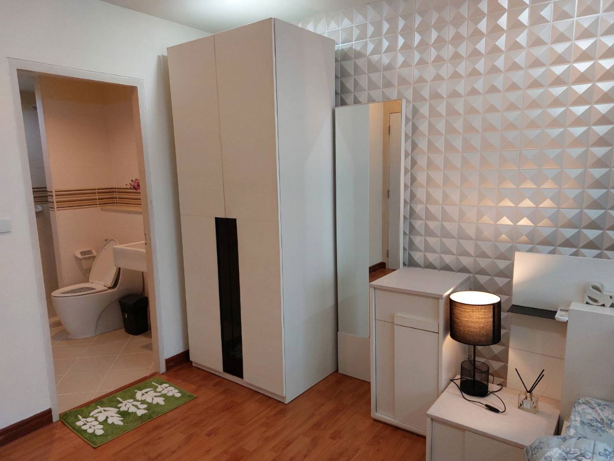 รูป คอนโดห้องมุมกว้างมาก เฟอร์ครบพร้อมอยู่ - รูปที่ 3/16