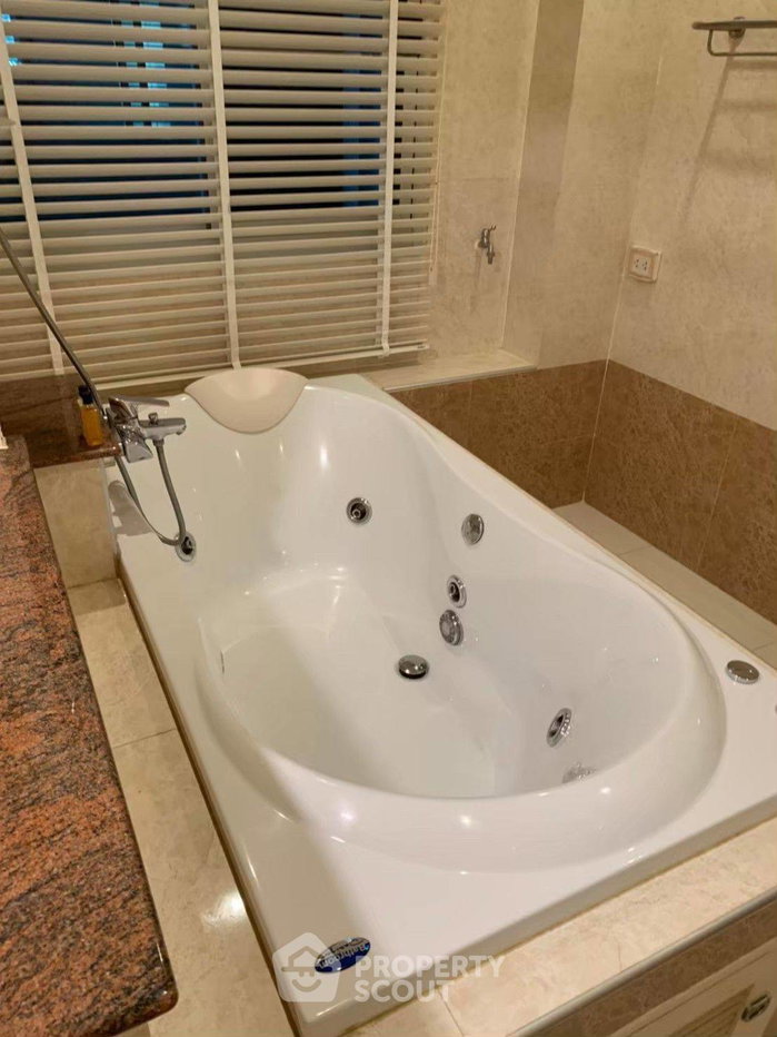 picture 2-BR Condo at 49 Plus near BTS Phrom Phong (ID 592605) - 21/30