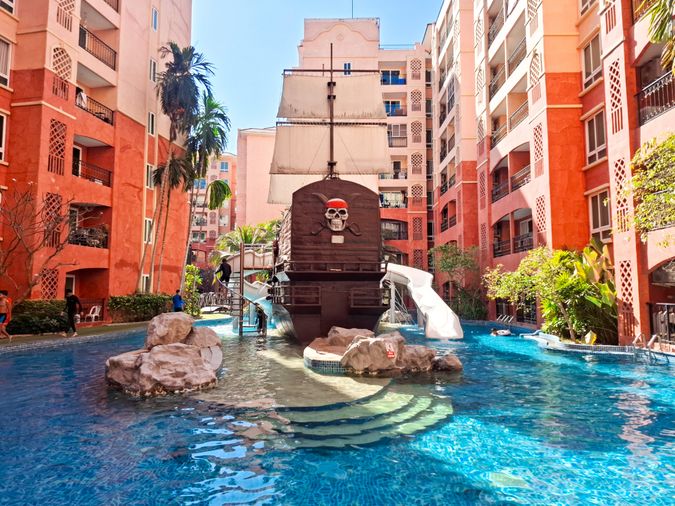 คอนโดพัทยาให้เช่า ติดสระ พร้อมลงเล่นน้ำได้เลย ที่ เซเว่นซีส์ คอนโด รีสอร์ท จอมเทียน