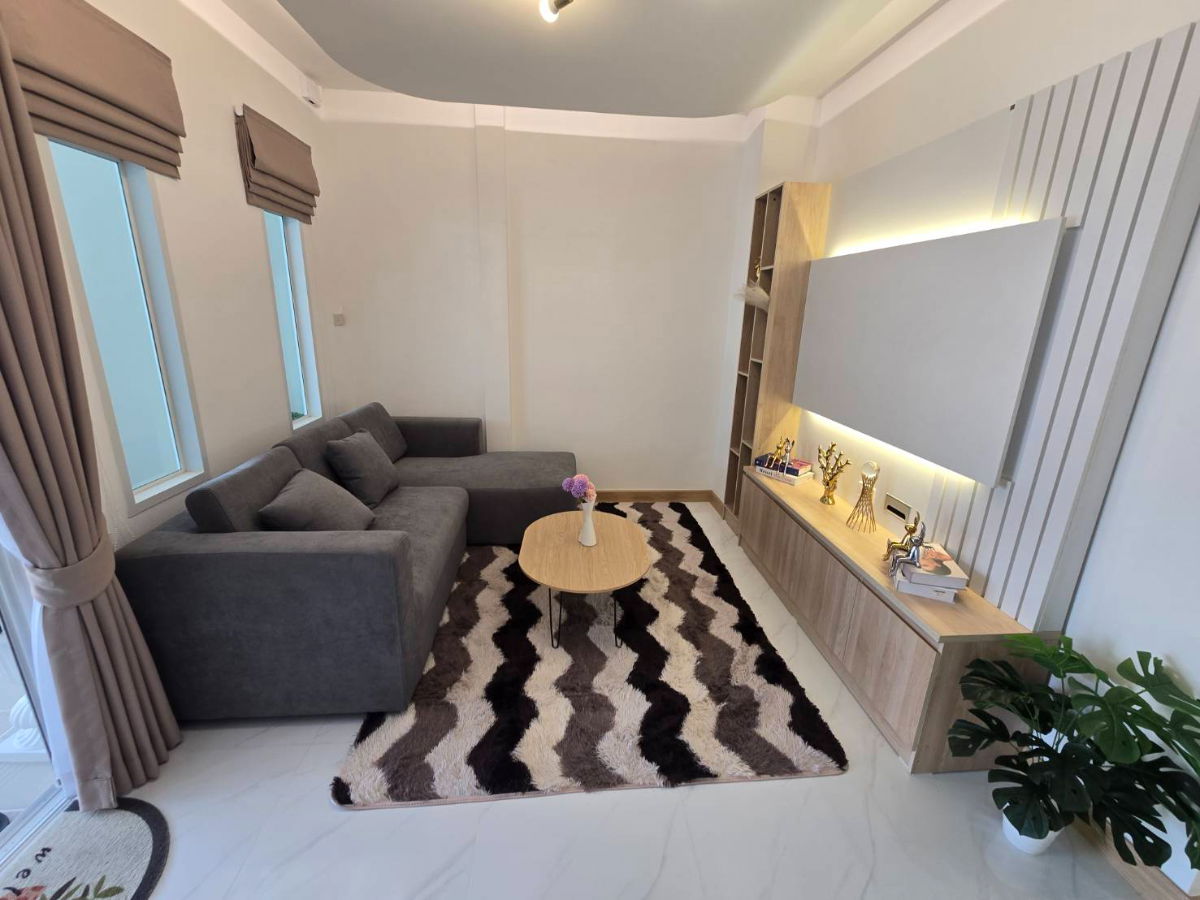 รูป ทาวน์เฮ้าส์ 2ชั้น รีโนเวทใหม่ทั้งหมด ทำเลดี เดินทางสะดวก หมู่บ้าน วรางกูล ถนนเลียบคลองสอง6 คลองสามวา เฟอร์นิเจอร์สวย - รูปที่ 7/27