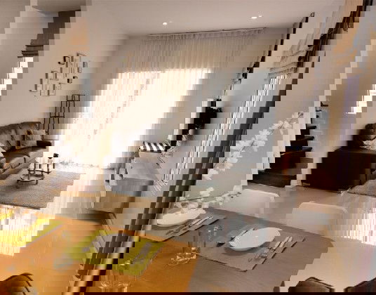 รูป ให้เช่าบ้านเดี่ยว 2 ชั้น หมู่บ้านอิคอนเนเจอร์ รามอินทรา 109 ตกแต่งพร้อม แอร์ 4 เครื่อง เฟอร์นิเจอร์ครบ Fully Furnished / อยู่อาศัยเท่านั้น - รูปที่ 2/12