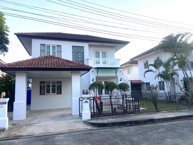 ให้เช่าบ้านเดี่ยว 2 ชั้น มี 3 ห้องนอน 2 ห้องน้ำ 1 ห้องครัว จอดรถได้ 2 คัน 