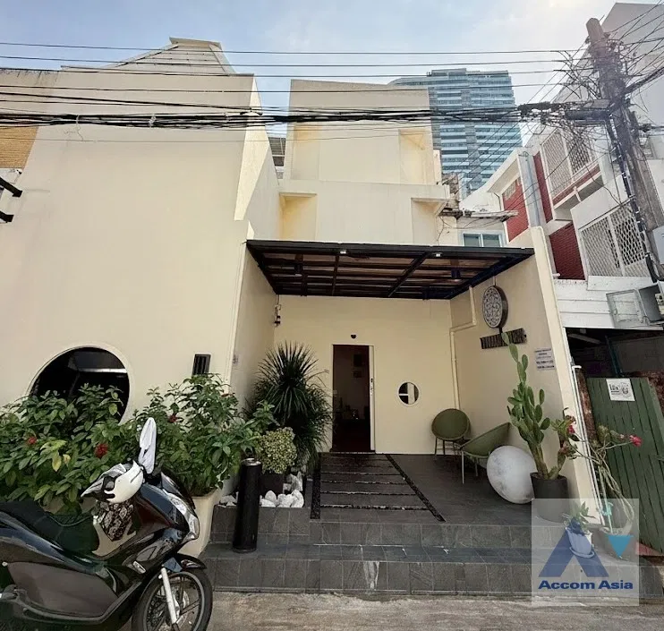 picture 🔼🔽 AccomA 📩  3 BR Townhouse in Khlong Tan Nuea (AA26641) - 1/20