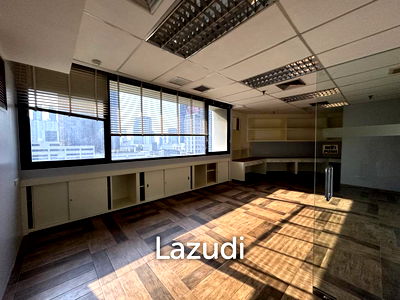 Office for rent One Bangkok : 180 sqm office in Charn Issara Tower 1 Close to MRT Silom, BTS,  Bang Rak Bangkok