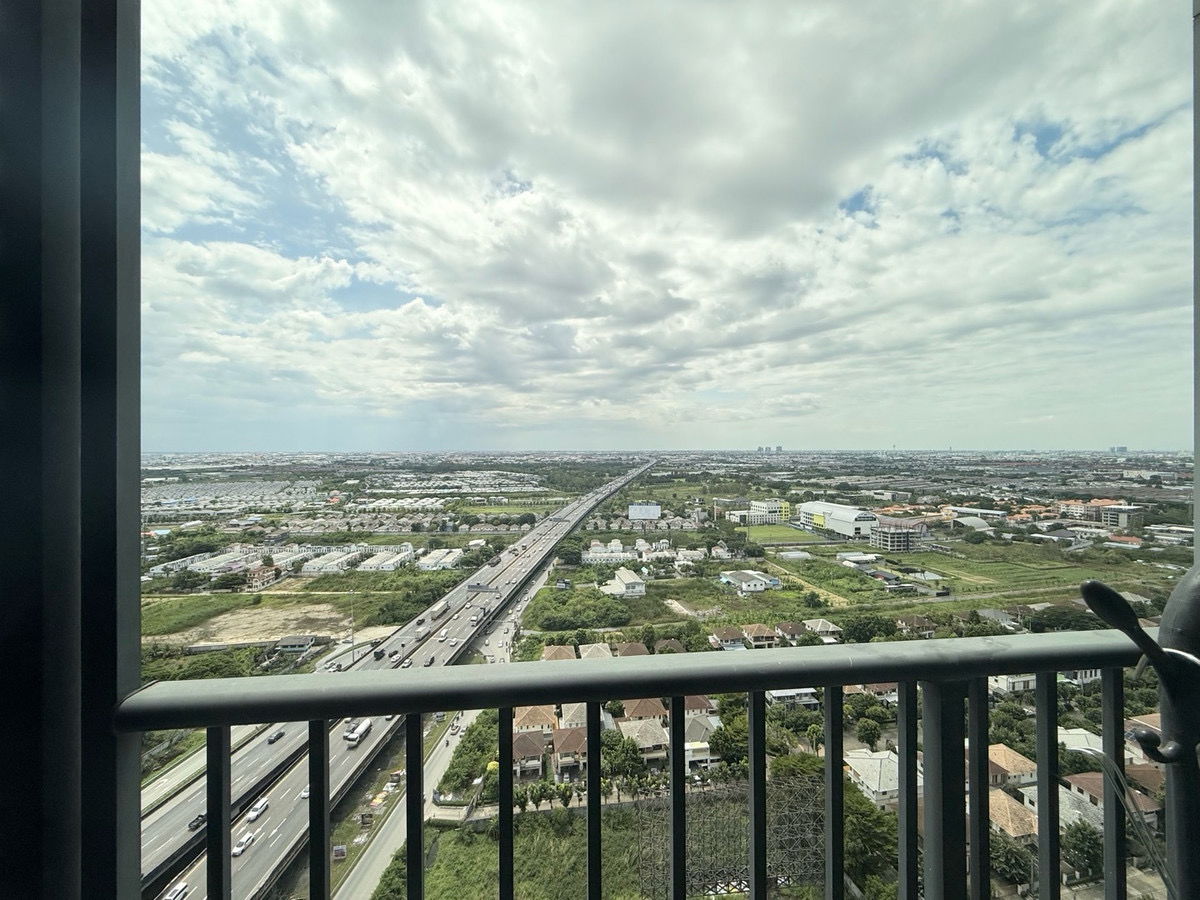 picture A Space Mega for sale, located next to Mega Bangna. - 12/13