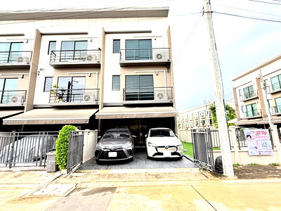 ขายทาวน์โฮม : ขายทาวน์โฮม บ้านกลางเมือง ศรีนครินทร์ อ่อนนุช 30.5 ตรว. หลังมุม หน้าบ้านไม่ชนใคร