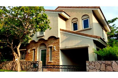 Houses for sale Chonburi : [920471004-1127] Luxury and modern village 2 Bedrooms House in Silk Road Place for sale
