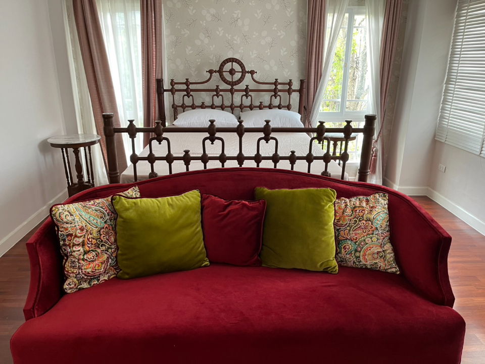 picture For Rent: Baan Siwalee Meechok. Large corner house with ample space, ideal for living and relaxation. Convenient city-fringe location.RW007461 - 27/31