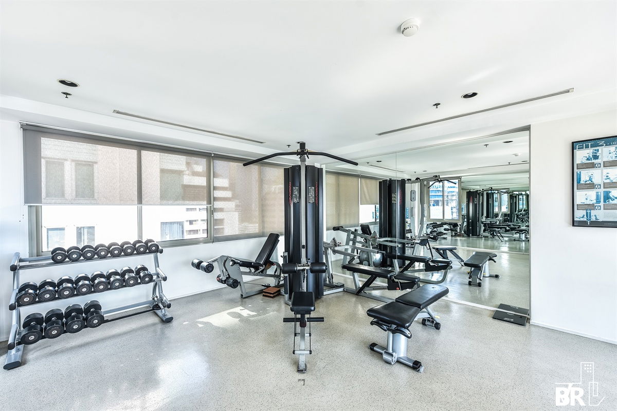 picture The Legend Saladaeng 🛋️ beautiful unit, fully furnished, Near BTS Sala Daeng - 3/5