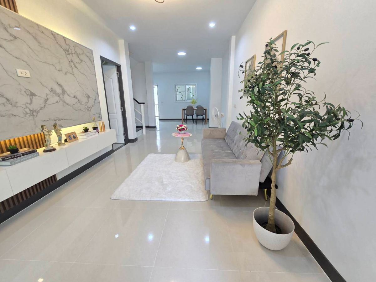 รูป หมู่บ้าน บดินทร 2 ถนนเลียบคลองสอง ขายบ้านพร้อมอยู่ ทำเลดี พื้นที่กว้าง มีห้องนอนล่าง แถมเฟอร์ฯสวยงาม - รูปที่ 5/32