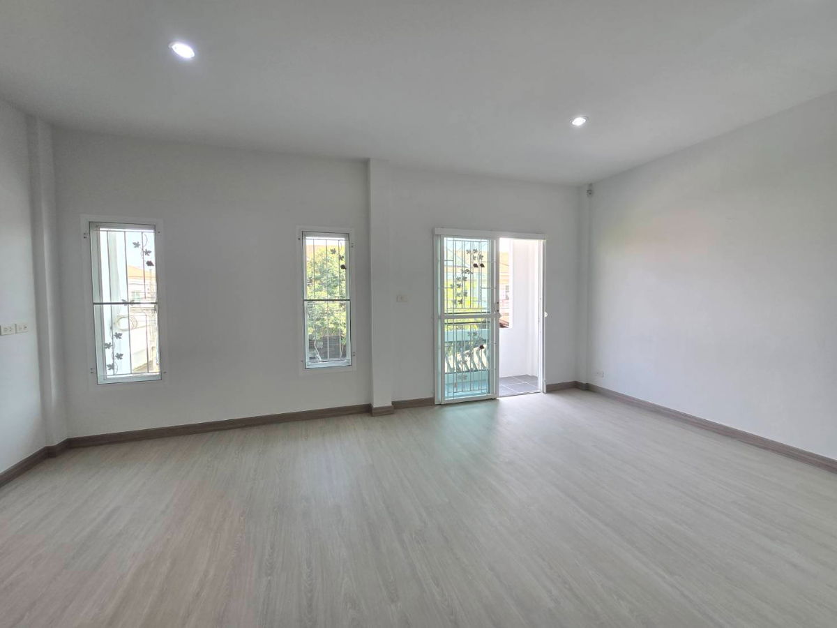 รูป หมู่บ้าน บดินทร 2 ถนนเลียบคลองสอง ขายบ้านพร้อมอยู่ ทำเลดี พื้นที่กว้าง มีห้องนอนล่าง แถมเฟอร์ฯสวยงาม - รูปที่ 23/32