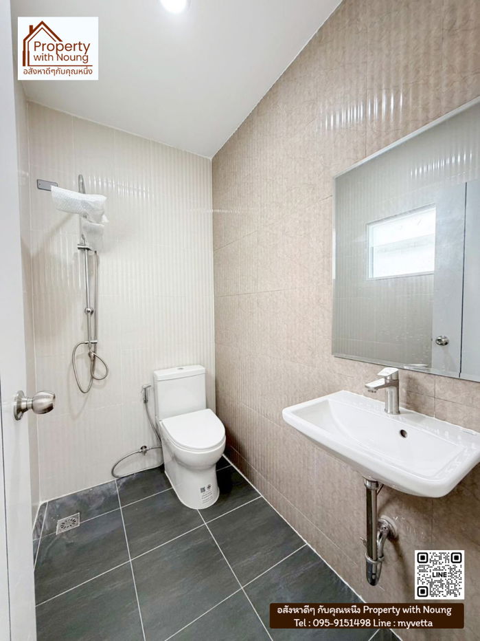 รูป ทาวน์เฮาส์ 2 ชั้น ซอยเสนานิคม1 ถนนเสนานิคม1 ซ.38 ลาดปลาเค้า รีโนเวทใหม่พร้อมอยู่ แถมฟรี แอร์ 2 เครื่อง ปั๊มน้ำ - รูปที่ 10/29