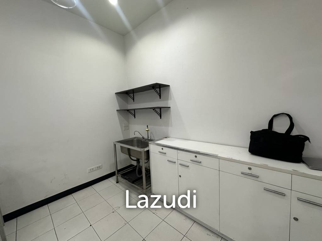 picture 37 sqm retail space at GMM Grammy Place Khlong Toei Nuea Bangkok - 4/6