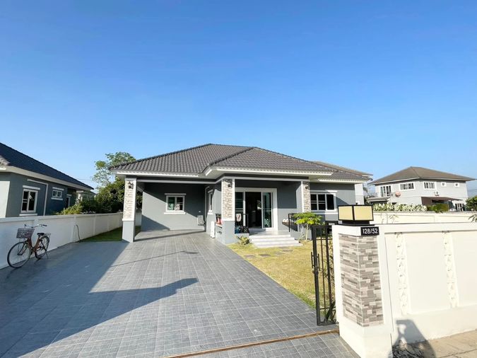 ให้เช่าบ้านเดี่ยวชั้นเดียว 3 ห้องนอน 2 ห้องน้ำ 1 ห้องครัว 2 ที่จอดรถ