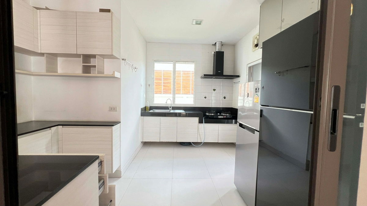 รูป บ้านเช่าระดับพรีเมียม Serene Lake สีวลี | วิวเลคสวย เฟอร์ครบ ใกล้เมือง - รูปที่ 4/10