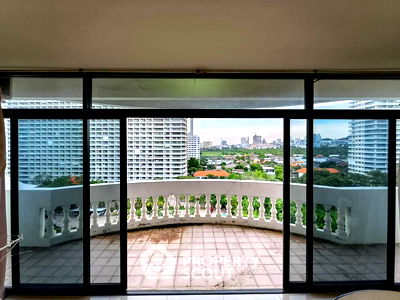 Condos for sale : 2-BR Condo at Jomtien Complex Condotel close to Jomtien Beach (ID 2166425)