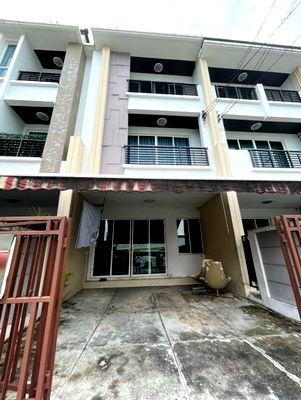 Townhouses for rent Bangkok : For Rent, Lease, Townhome, Ladprao 71, Baan Klang Muang Ladprao 71, Affordable Price. Interested? Line: @951qfbfi