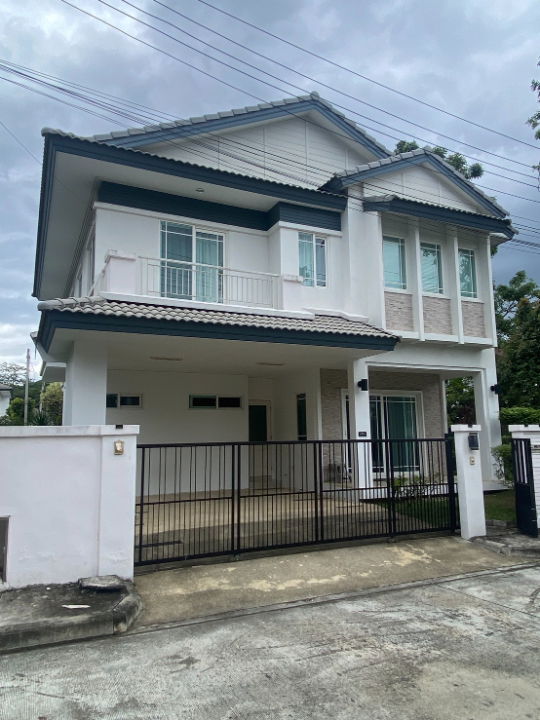 picture Baan Siwalee Mee Chok house for sale at a bargain price. Large corner plot with ample space. SW003377 - 30/31