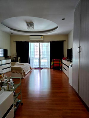 เช่าทาวน์โฮม แคราย : เช่าทาวน์โฮม 3 ชั้น หมู่บ้านวิชั่น สมาร์ท ซิตี้ ตลาดขวัญ  เนื้อที่ 24.9 ตร.ว  พื้นที่ใช้สอย209 ตร.ม.