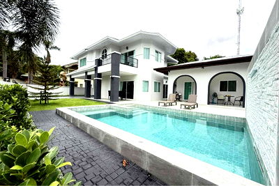 Houses for sale Chonburi : [920471004-1128] Luxury and modern villa, 4 Bedrooms House in Greenfield Villa 2