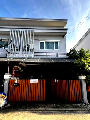 เช่าทาวน์โฮม กรุงเทพมหานคร : ให้เช่าทาวน์โฮม 2 ชั้น  ดิ เอ็กซ์คลูซีฟ วงแหวนรามอินทรา หลังมุม พร้อมอยู่