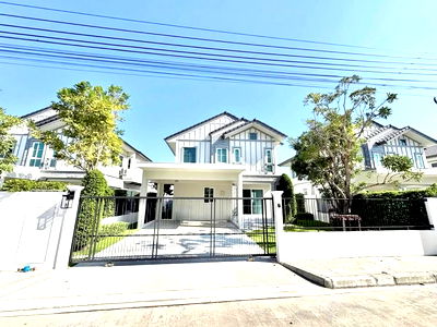Houses for rent Samut Prakarn : Villaggio 3 Srinakarin–Bangna ✨ Spacious living area 🔥 Fully furnished with complete electrical appliances 🏙️ Foreigners welcome!!