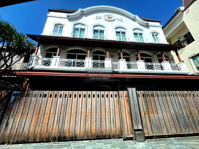 Townhouses for sale Bangkok : For Sale Townhouse/Townhome  , Baan Klang Muang The Royal Monaco Srinakarin-Pattanakarn , corner unit , wide frontage , newly renovated , Suan Luang , Suan Luang , Bangkok , CX-143348 ✅ Live chat with us ADD LINE @connexproperty ✅