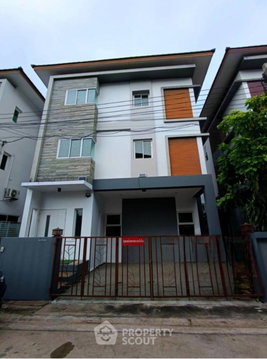 Pet-Friendly 3-BR Semi-Detached Home, Taradee Ratchaphuek Near MRT Bang Rak Noi (ID 1995667)