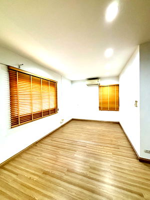 เช่าสำนักงาน BTS ทองหล่อ : สำนักงาน/สำนักงานให้เช่า (ทองหล่อ) ห่างจาก bts สถานีทองหล่อ 700 เมตร