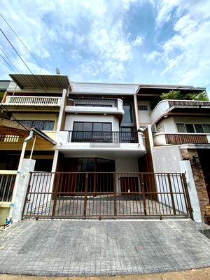 Townhouses for sale Bangkok : For Sale Townhouse/Townhome  , Baan Kasemsan , newly renovated , MRT-Ladprao 71 , Lat Phrao , Lat Phrao , Bangkok , CX-143190 ✅ Live chat with us ADD LINE @connexproperty ✅