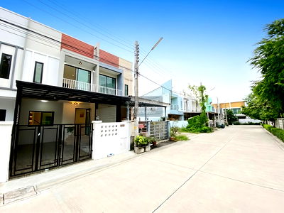 Townhouses for sale Bangkok : For Sale Townhouse/Townhome  , Merit Grand Donmuang , newly renovated , Si Kan , Don Mueang , Bangkok , CX-143115 ✅ Live chat with us ADD LINE @connexproperty ✅