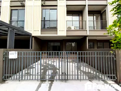 Townhouses for rent Bangkok : 3 Bedroom Townhouse for rent in Suan Luang, Bangkok  5995558